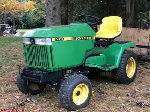John Deere S260 specs and reviews