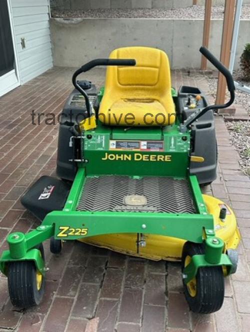 John Deere Z225 fiche technique et avis